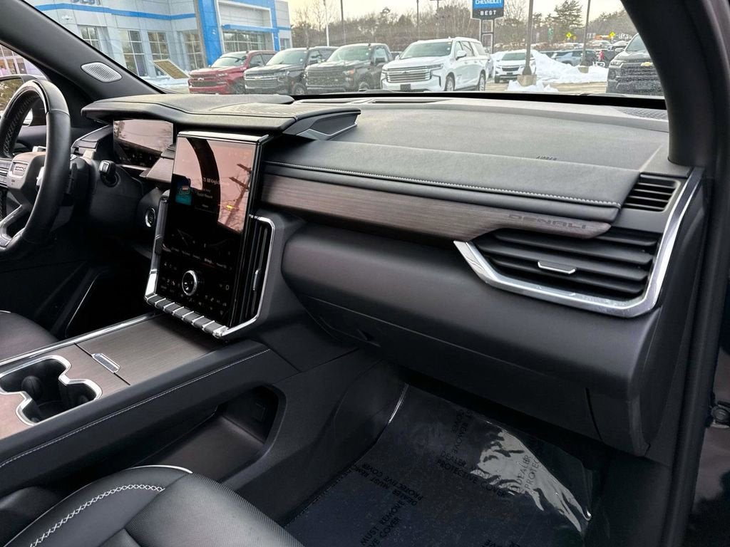 2024 GMC Acadia Denali