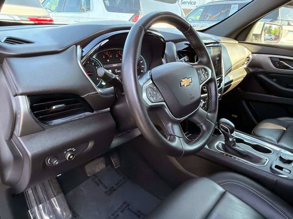 2023 Chevrolet Traverse LT Leather